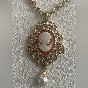 Vintage Sarah Coventry Cameo Gold Toned Necklace